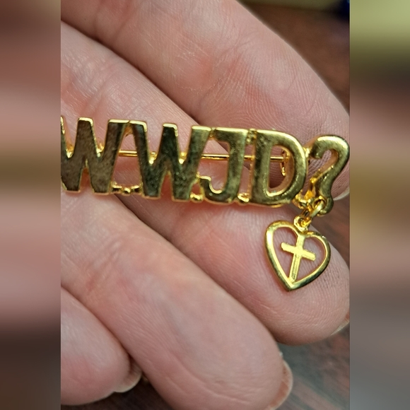 WWJD BRACELET, PIN ALSO A JESUS PIN BEAUTIFUL BRIGHT GOLD TONES - Picture 5 of 6